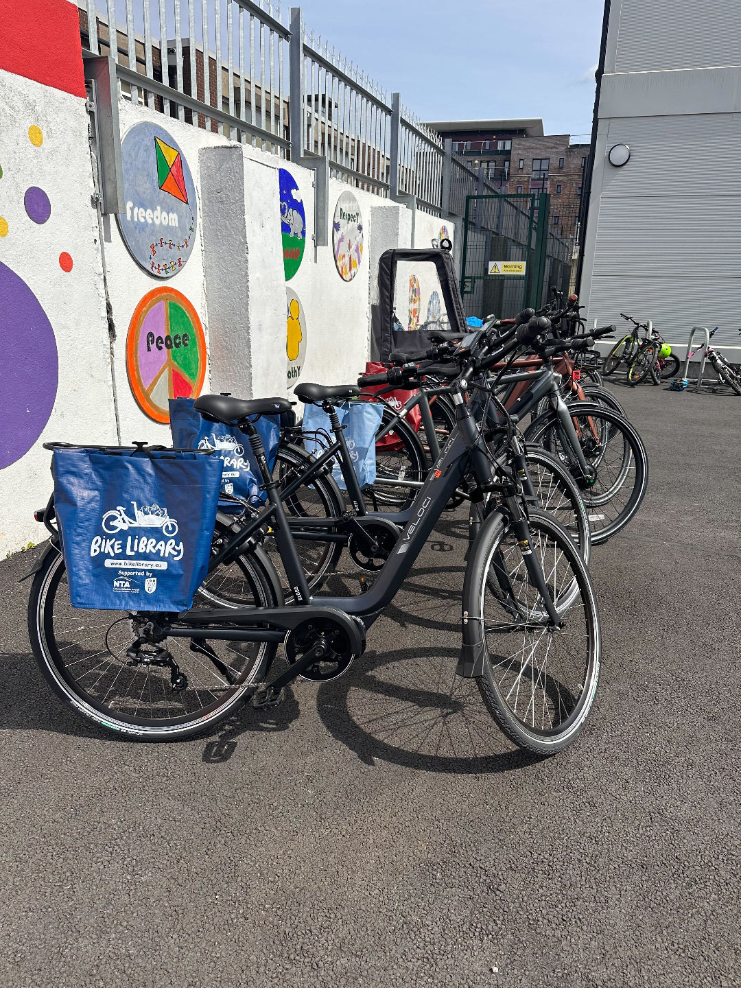 Electric bikes - Bike Library