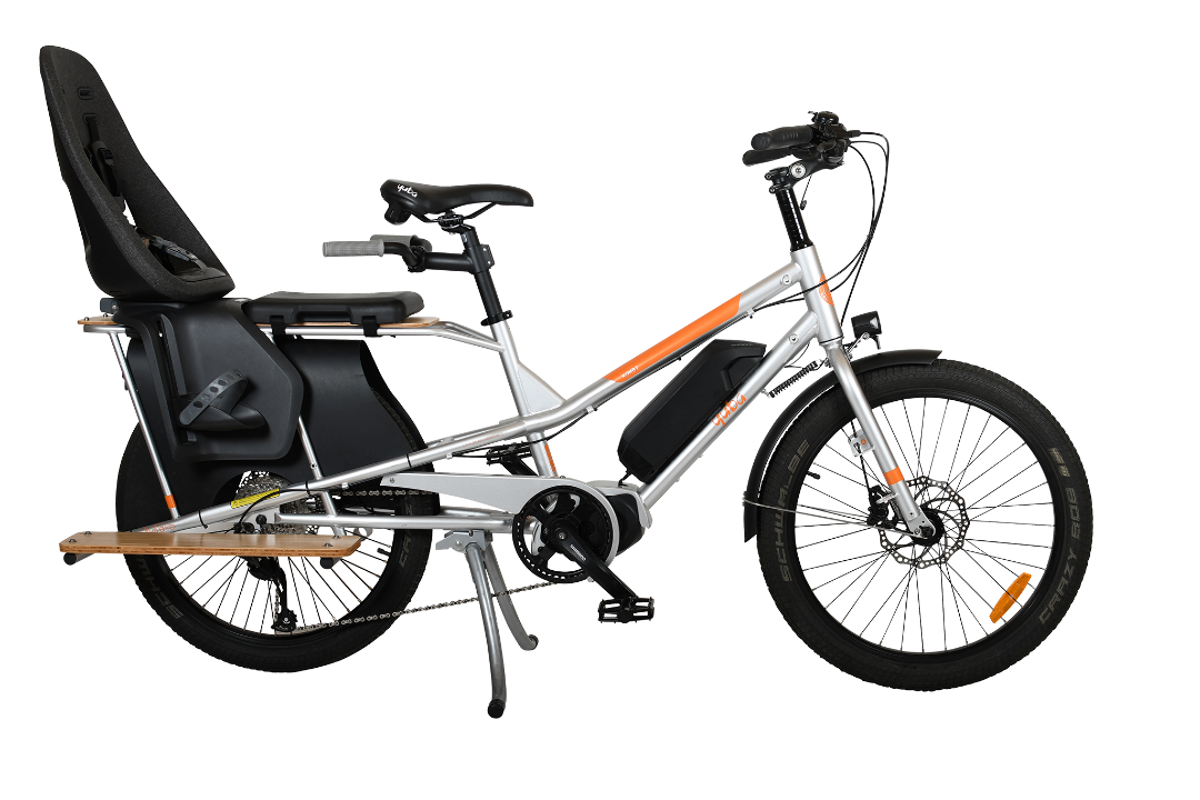 A product picture of the Yuba Kombi E5 with a child sit installed