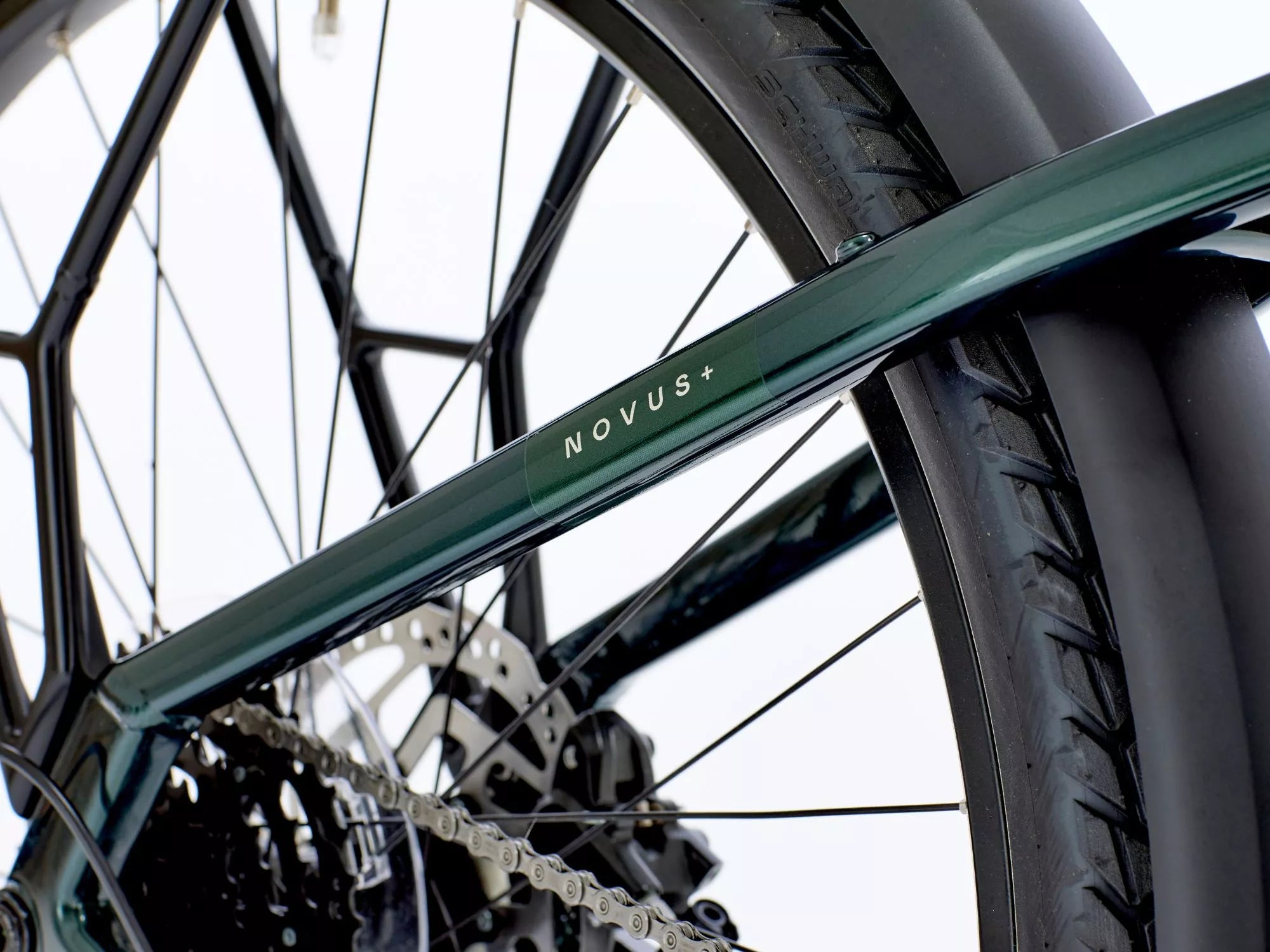 Close-up of a bicycle chain and frame with 'Novus' branding.