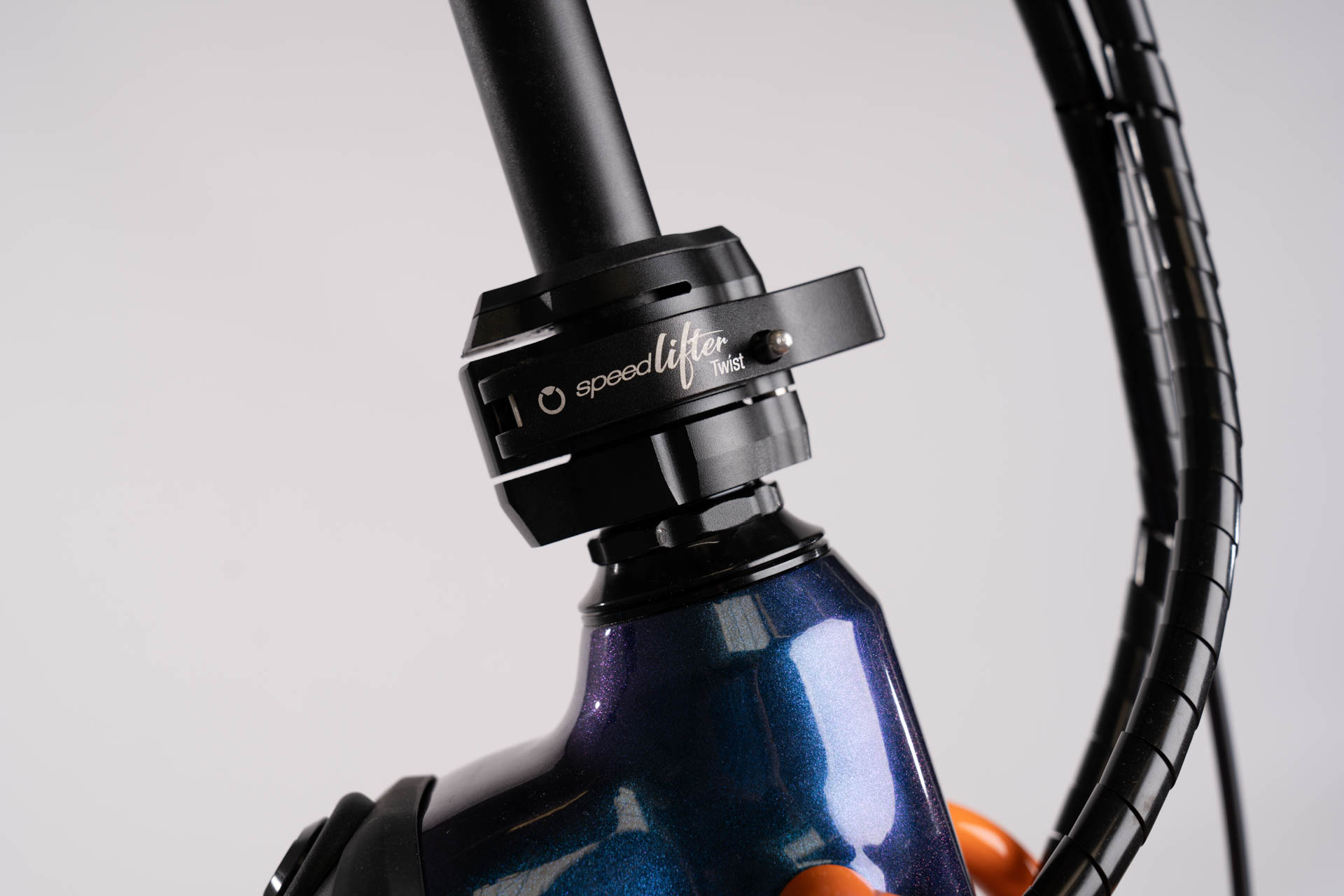 A product image showing a close-up of the speedlifter twiest mechanism for adjusting the handlebar height on the BESV CPT 1.4 compact electric bike.