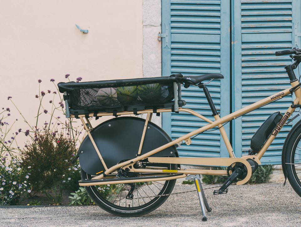 A product image of the Yuba Monkey Bars Tote accessory with some groceries inside.